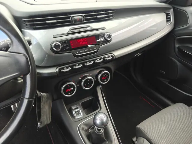 Alfa Romeo Giulietta 1.4 T Distinctive 2012 Benzine 15