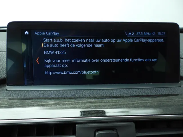 BMW 3 Serie Touring 320i 2019 Benzine 24