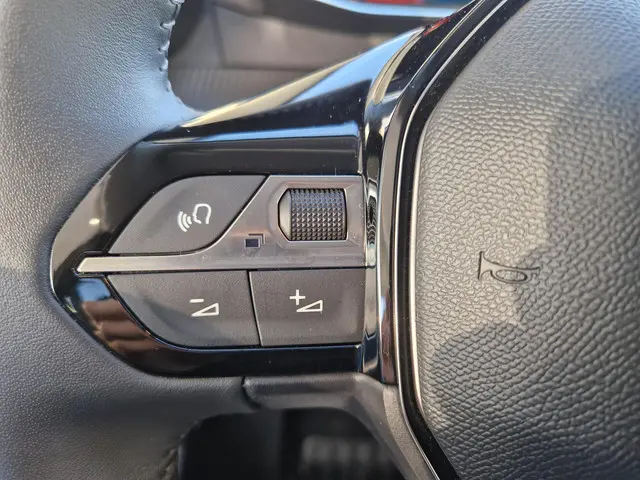 Peugeot 208 1.2T 100pk Allure Pack 2023 Benzine 13