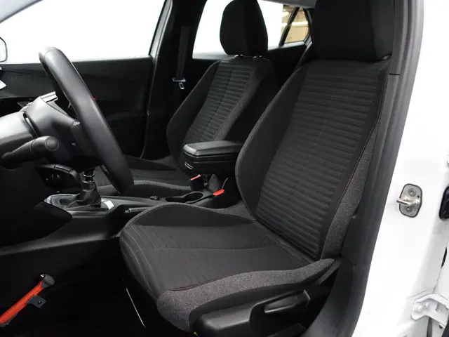 Peugeot 2008 1.2 PureTech Active- 2022 Benzine 17