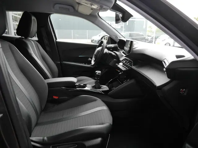 Peugeot 2008 1.2 PureTech Allure Pack 2021 Benzine 15