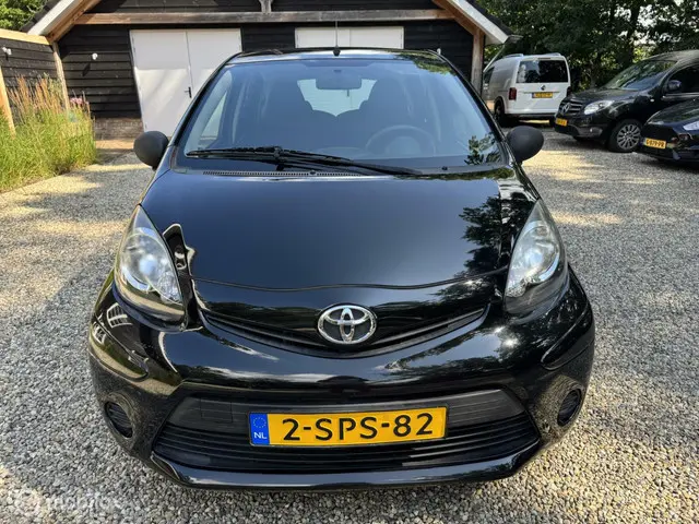 Toyota Aygo 1.0 VVT-i Now Zwart 2013 2013 Benzine 3