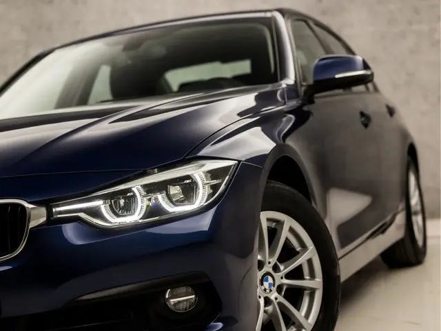 BMW 3 Serie 318i Executive Sportline 2017 Benzine 15