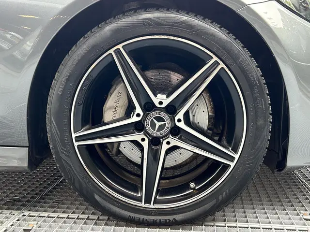 Mercedes-Benz C-Klasse Coupé 180 AMG-Line 2018 Benzine 32