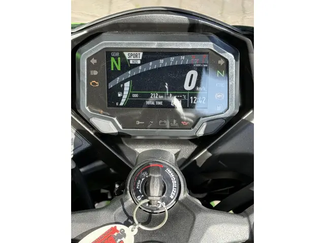 Kawasaki Ninja ZX ZX-4R 2025 Benzine 7