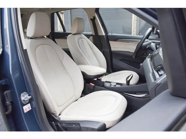 BMW X1 sDrive18i High Executive 2018 Benzine 11