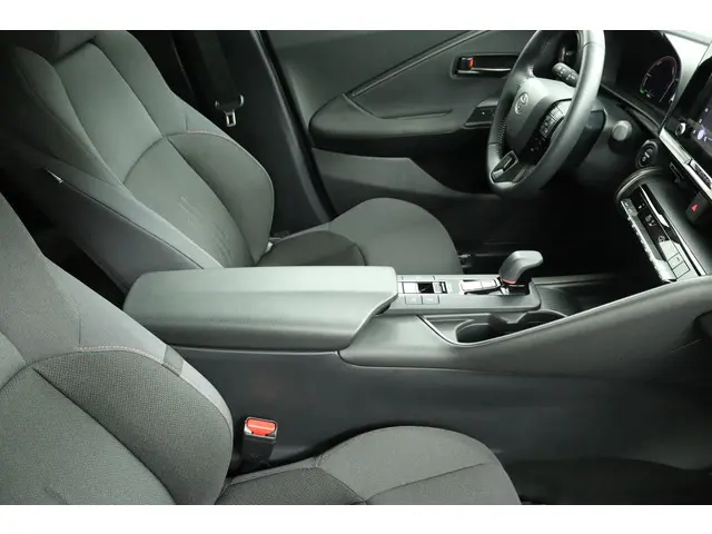 Toyota C-HR 1.8 Hybrid 140 Dynamic 2024 Hybride Benzine 64