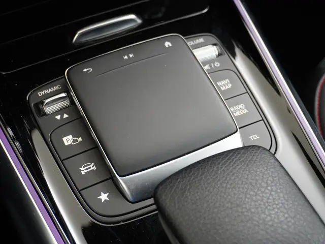 Mercedes-Benz EQA 300 4MATIC AMG Line 2023 Elektrisch 34