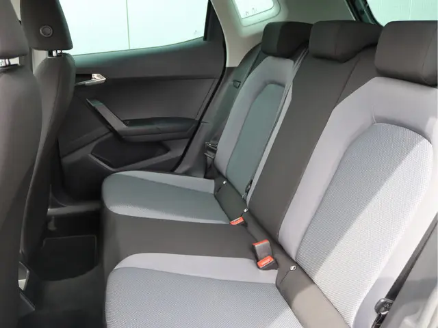 SEAT Arona 1.0 TSI Style Business Intense 2018 Benzine 25