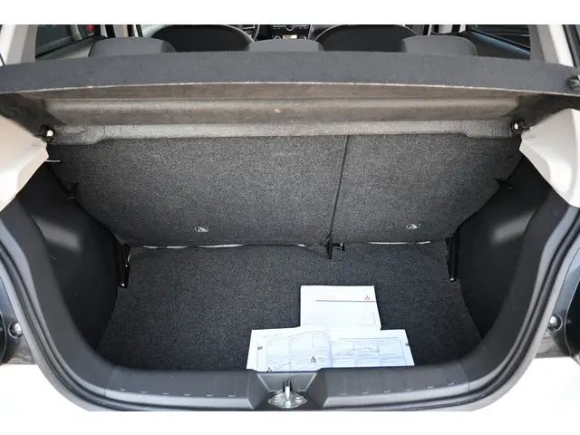 Mitsubishi Space Star 1.0 Bright 2015 Benzine 17