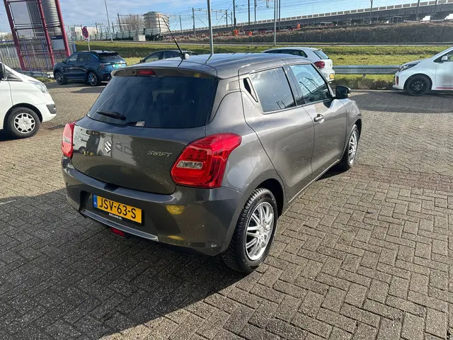 Suzuki Swift 1.0 Stijl , AUTOMAAT 2019 Benzine 2