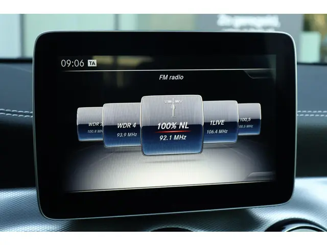 Mercedes-Benz GLA 200 Premium Plus 2018 Benzine 27