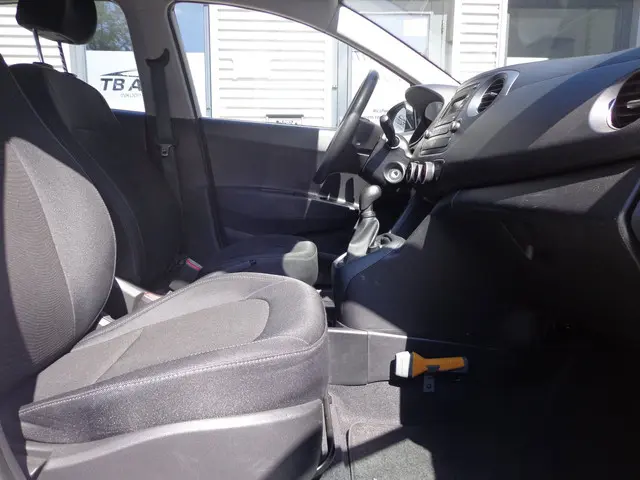 Hyundai i10 1.0i i-Motion 5-DRS !! AIRCO !! 2017 Benzine 6