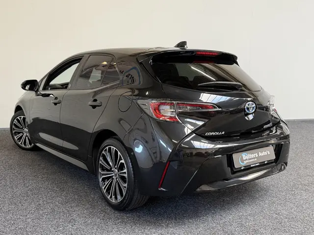 Toyota Corolla 1.8 Hybrid TeamD 2022 Hybride Benzine 18