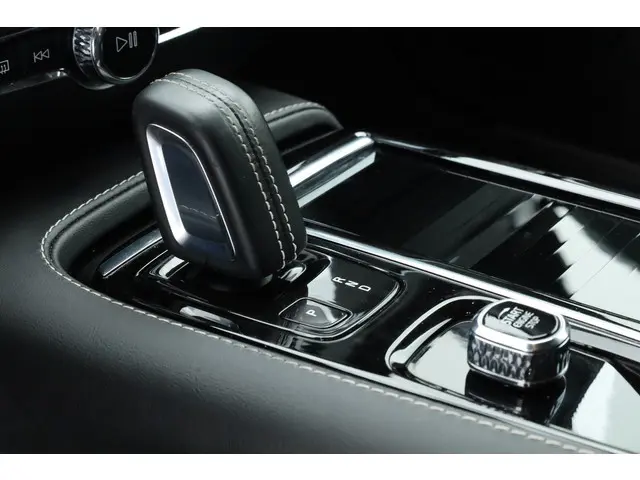 Volvo V60 T8 Recharge R-Design 2022 Hybride Benzine 6