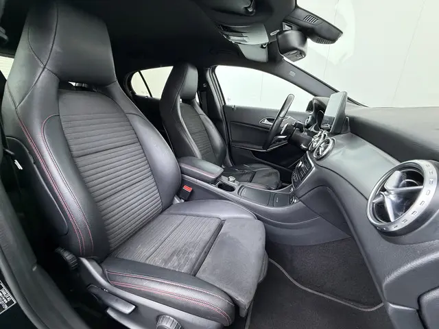 Mercedes-Benz GLA 180 AMG line 2016 Benzine 34