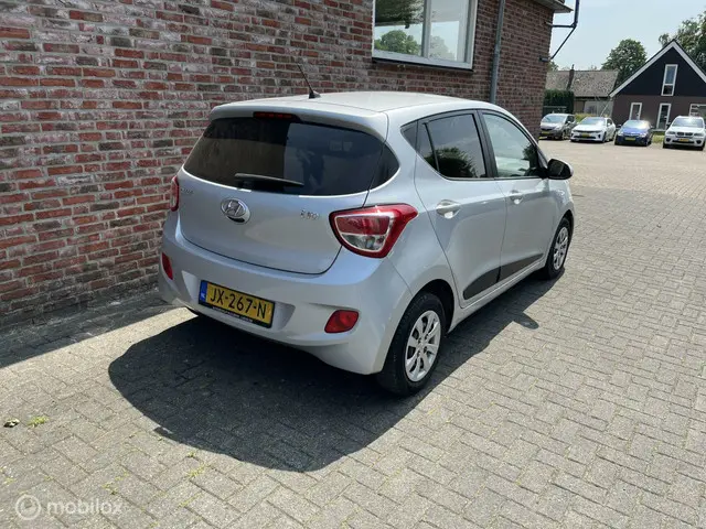 Hyundai i10 1.0i i-Motion Go! 2016 2017 Benzine 6