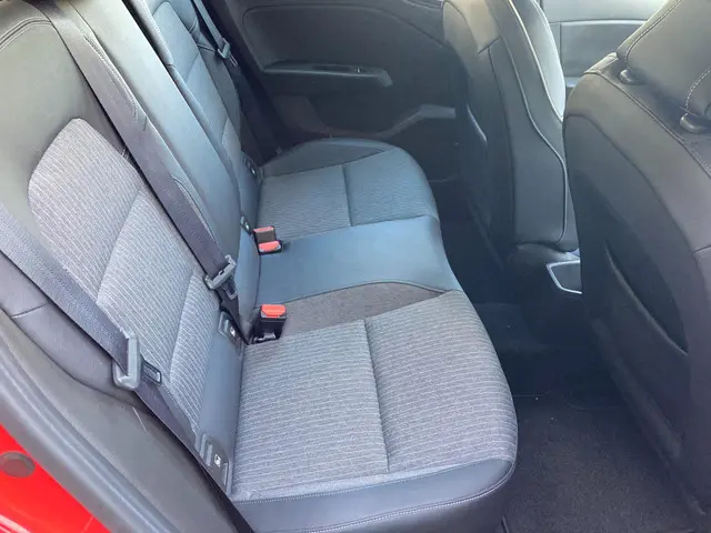 Renault Clio 1.0 TCe Intens Cc,Pdc,keyless,... 2019 Benzine 6