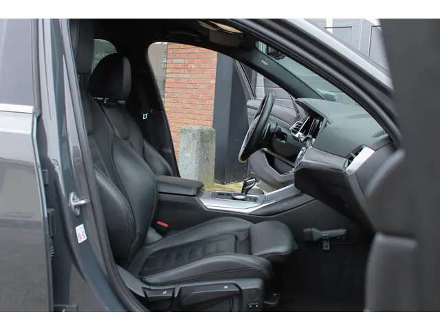 BMW 3 Serie 330i High Executive Edition 2019 Benzine 17