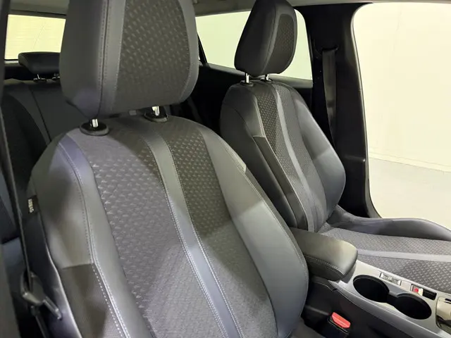 Peugeot 2008 1.2 PureTech Allure Automaat 2020 Benzine 30