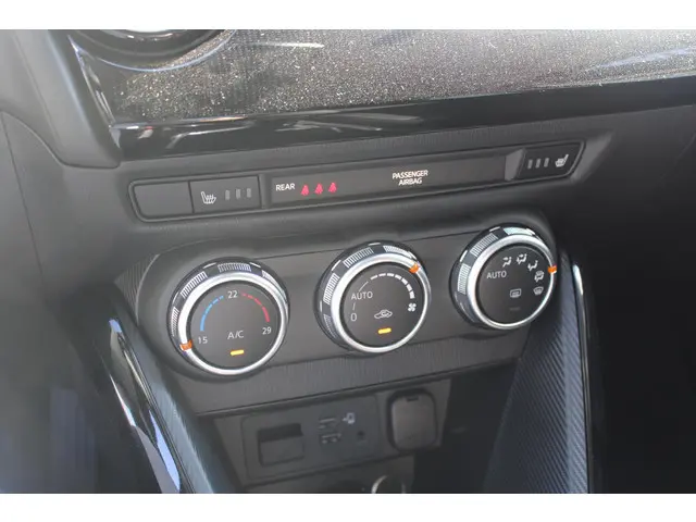 Mazda 2 1.5 e-SkyActiv-G 90 Centre-Line 2023 Benzine 21