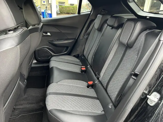 Peugeot 2008 1.2 Hybrid 145 Allure 2025 Hybride Benzine 14