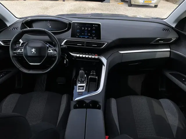 Peugeot 3008 1.2 Première AUTOMAAT, trekhaak. 2017 Benzine 4