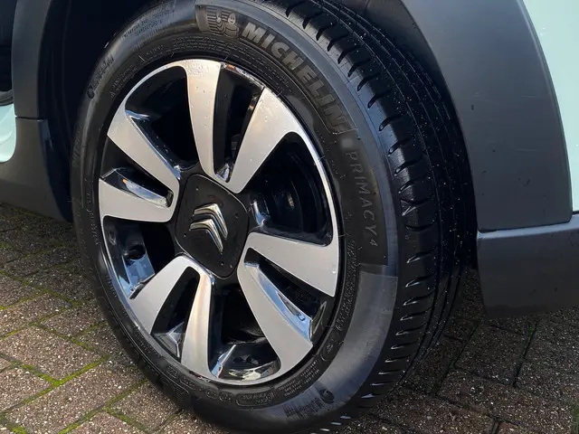 Citroën C3 1.2 PureTech Shine 2017 Benzine 26