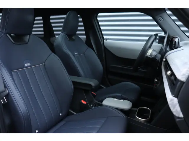 MINI 5-Deurs Cooper C 2024 Benzine 8