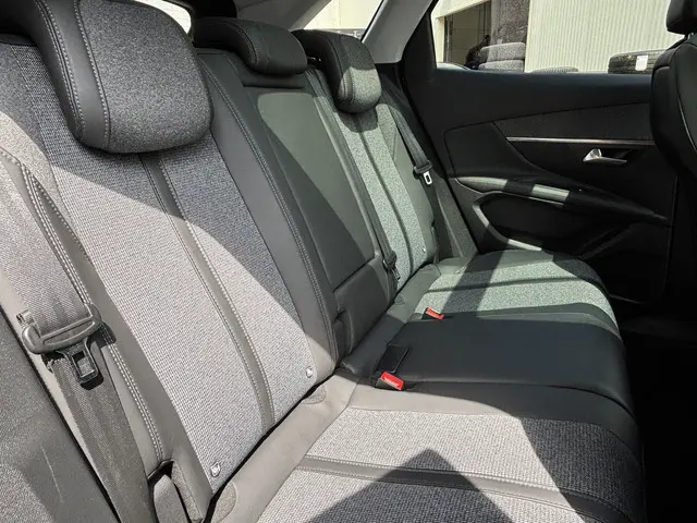 Peugeot 3008 1.2 PureTech Première 2017 Benzine 6
