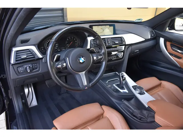 BMW 3 Serie Touring 320i 2018 Benzine 9