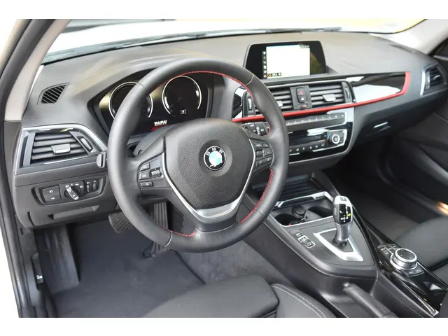 BMW 1 Serie 118i Executive 2018 Benzine 8