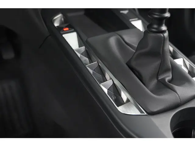 DS DS 3 Crossback PureTech 100 Montmartre 2022 Benzine 38