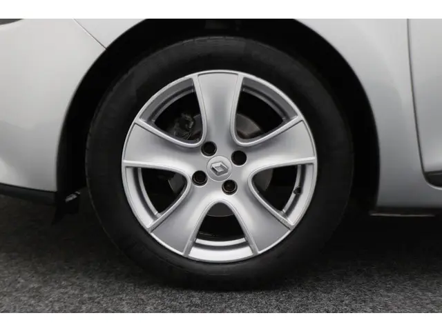 Renault Clio 0.9 TCe ECO Night&Day 2014 Benzine 24