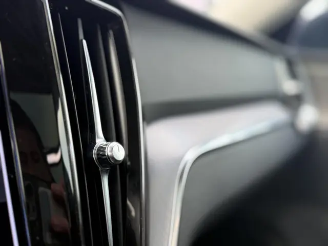 Volvo V60 2.0 B4 Momentum Business 2021 Benzine 39