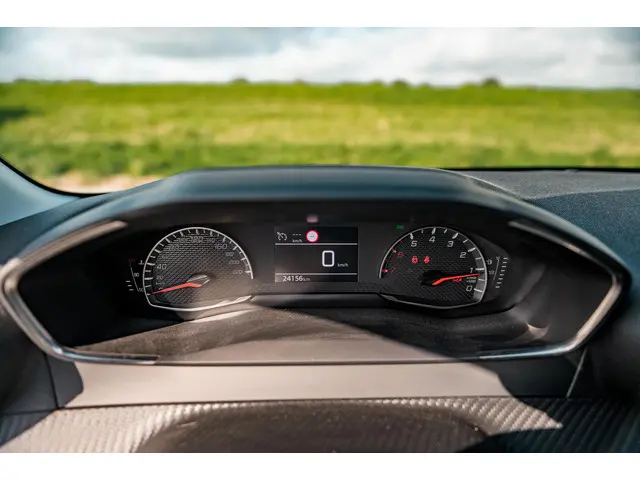 Peugeot 208 1.2 PureTech Active Pack 2023 Benzine 18