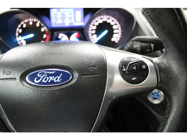 Ford Kuga 1.6 Titanium 2013 Benzine 18