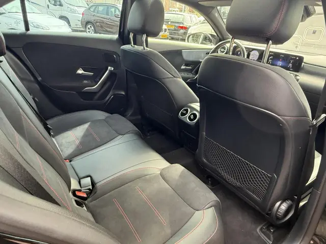 Mercedes-Benz A-Klasse 200 AMG Line 2023 Benzine 7