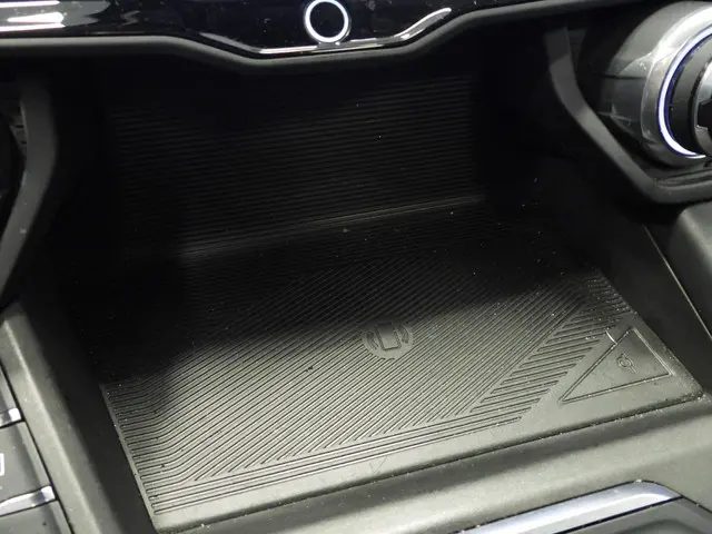 Lynk & Co 01 1.5 PHEV BlackLine 2023 Hybride Benzine 19