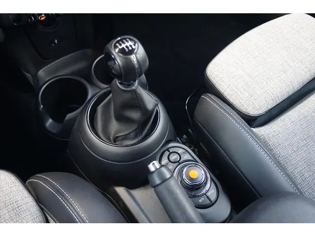 MINI 3-Deurs Cooper 2019 Benzine 16