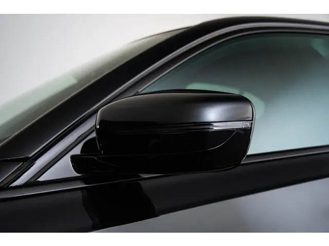 BMW 3 Serie 330e 2024 Hybride Benzine 38