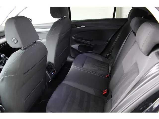 Volkswagen Golf 1.5 TSI Life Business 2021 Benzine 8