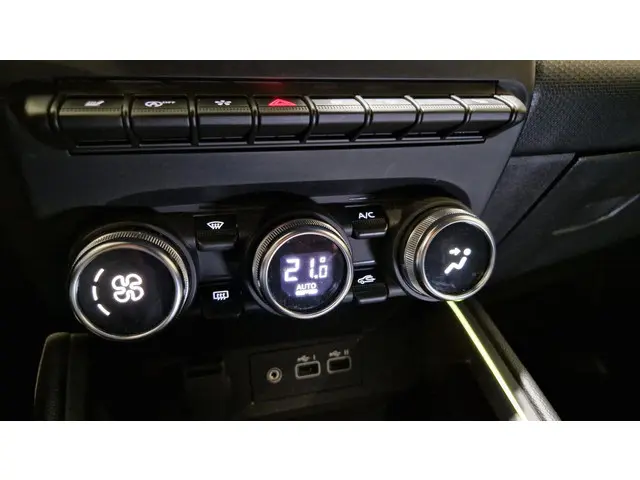 Mitsubishi Colt 1.0T MT Instyle 2024 Benzine 26