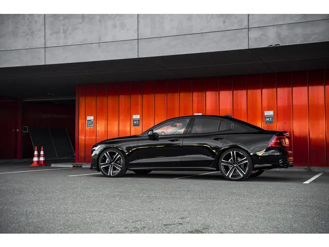 Volvo S60 2.0 B4 Ultimate Dark 2023 Benzine 56