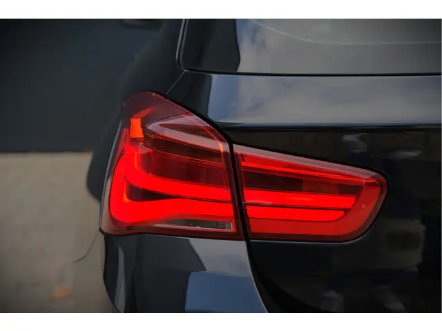 BMW 1 Serie 118i High Executive M Sport 2017 Benzine 23