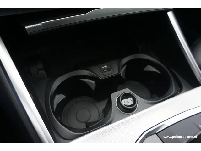 BMW 3 Serie Touring 318i Exec 2020 Benzine 25