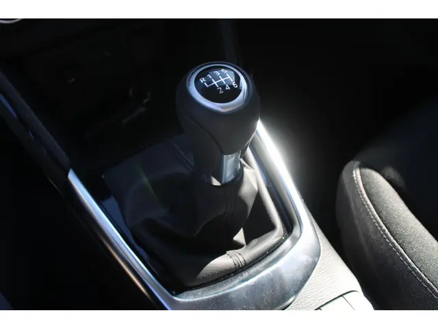 Mazda 2 1.5 e-SkyActiv-G 90 Centre-Line 2023 Benzine 22