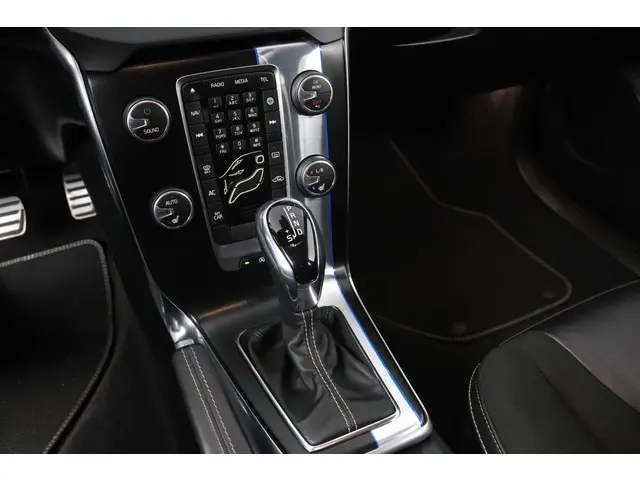 Volvo V40 2.0 D2 R-Design 2016 Diesel 26