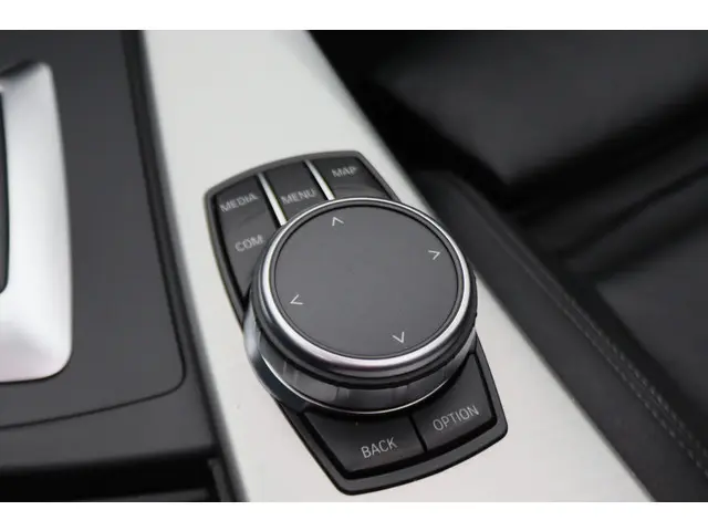 BMW 3 Serie Touring 318i M Sport Edition 2018 Benzine 50