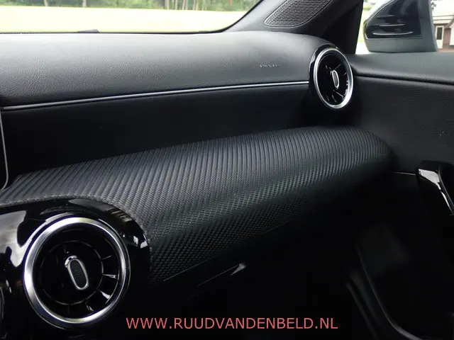 Mercedes-Benz CLA Shooting Brake 180 2020 Benzine 29